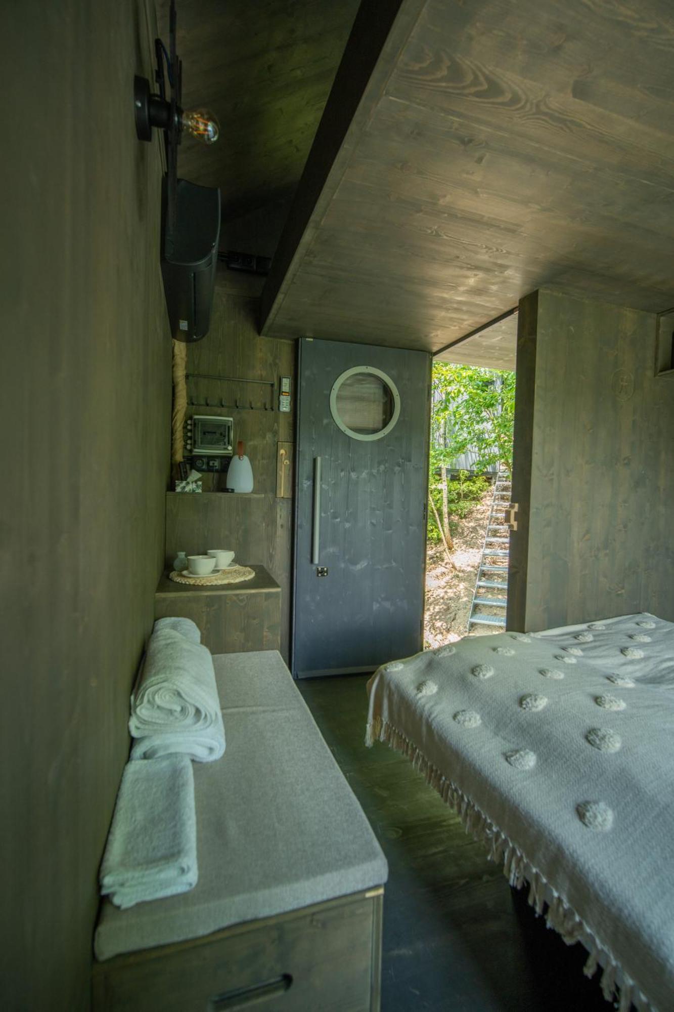 Hrad Kunzov Glamping & Spa & Restaurant プルジェロフ エクステリア 写真